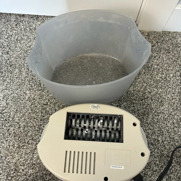 Portable Paper Shredder - Picture 3 of 3